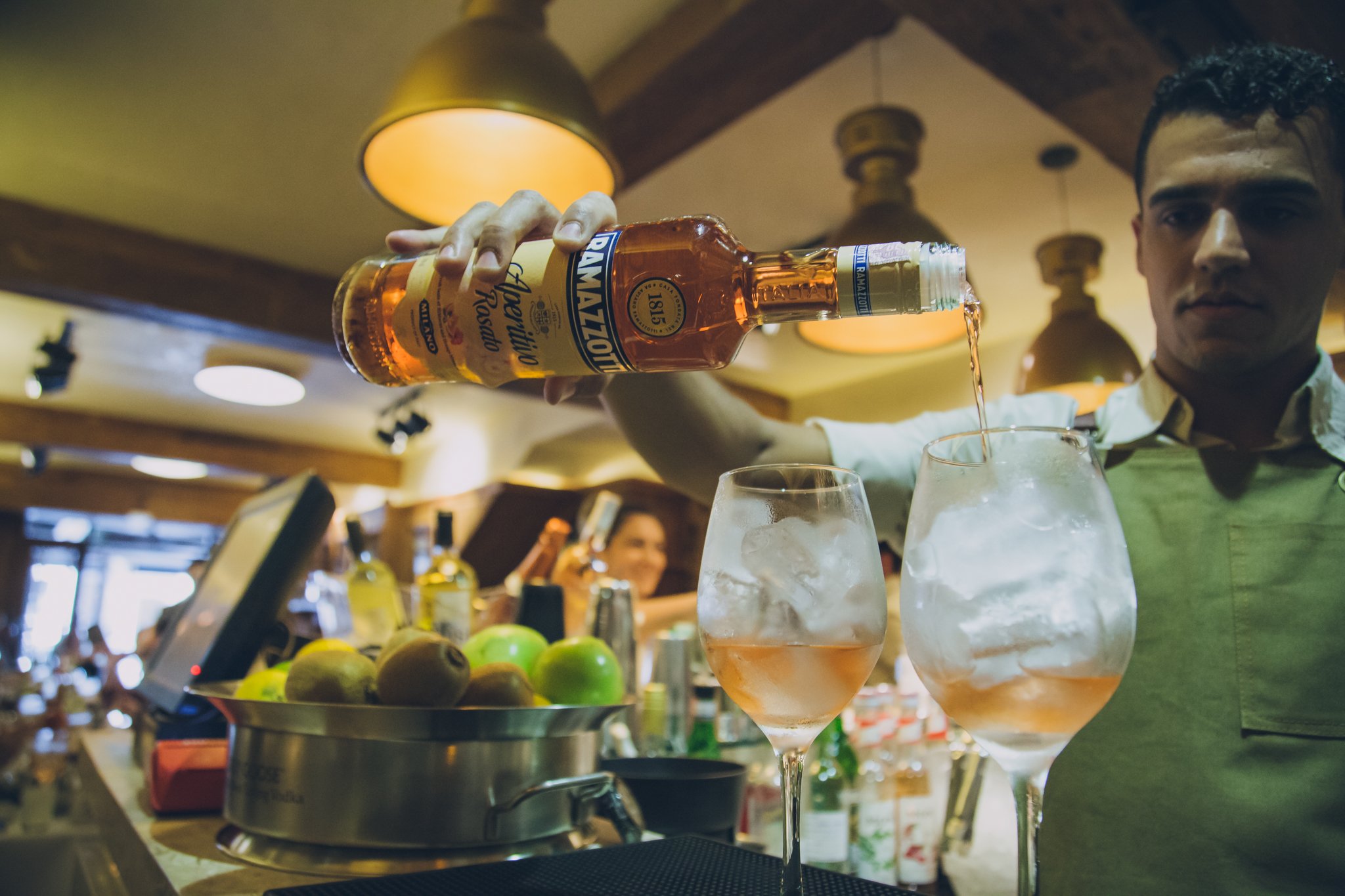Ramazzotti — atmosfera de consumo do aperitivo italiano